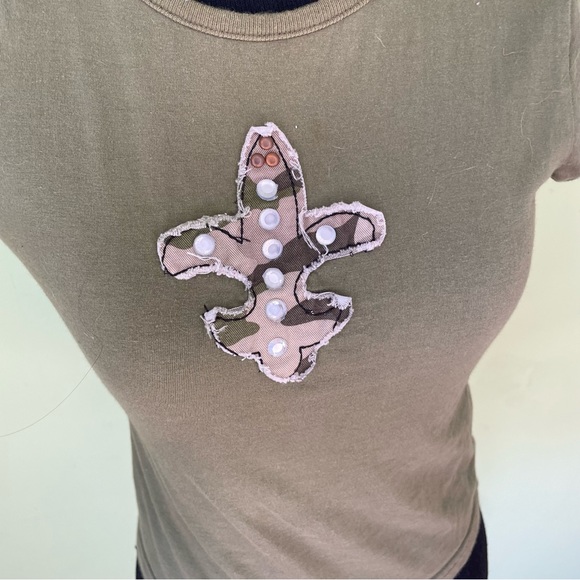 VTG Y2K BASIC EDITIONS OLIVE GREEN FLEUR DE LIS BABY T SHIRT SIZE XS - Picture 5 of 6